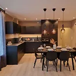 Modern & Spacious 3-Bedroom, Central, Parking