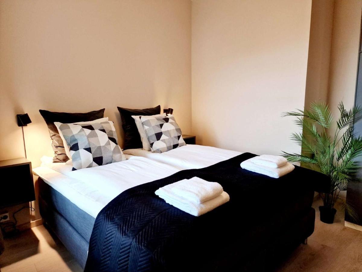 Modern & Spacious 3-bedroom, Central, Parking Leilighet