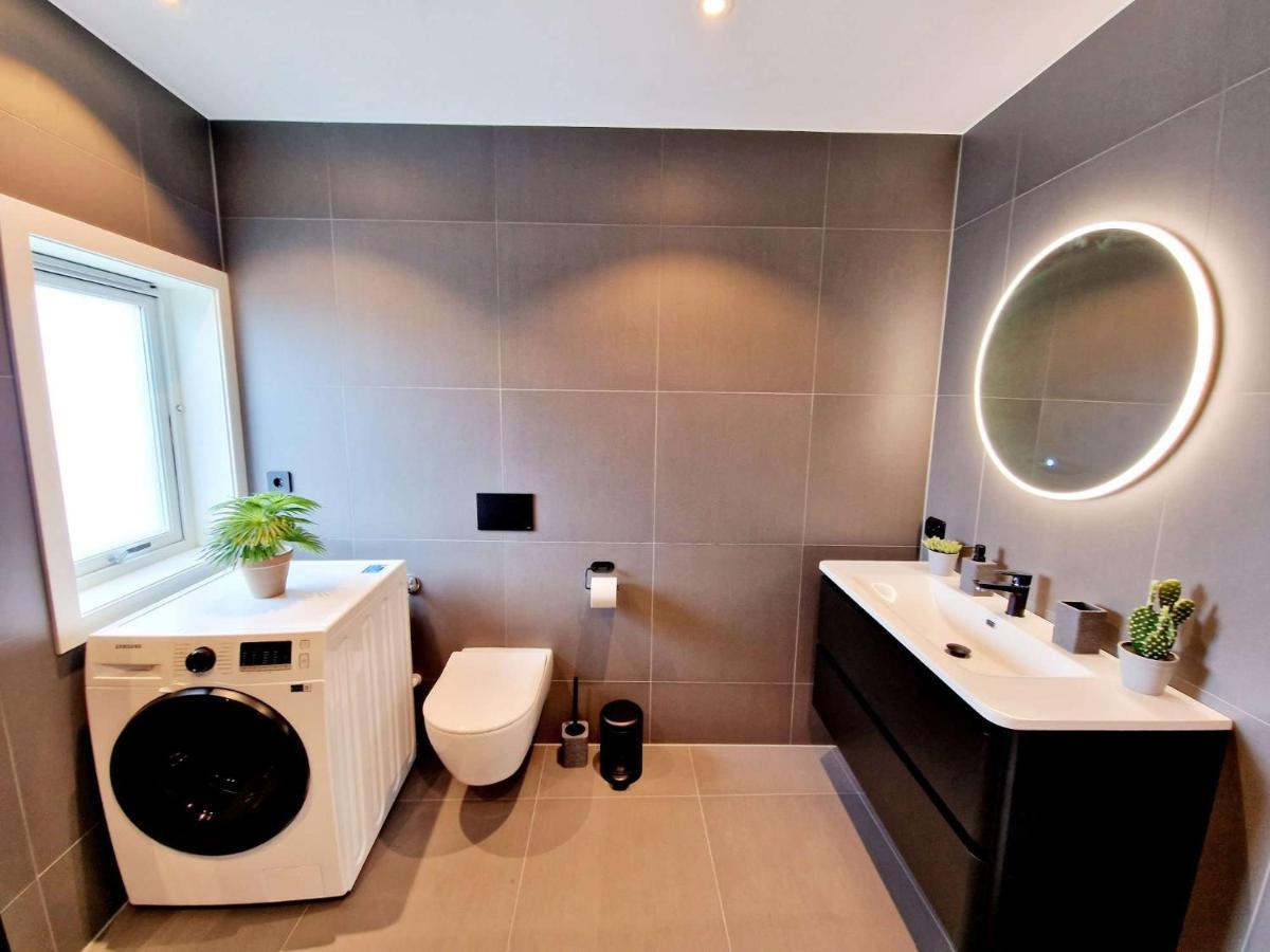 Modern & Spacious 3-bedroom, Central, Parking